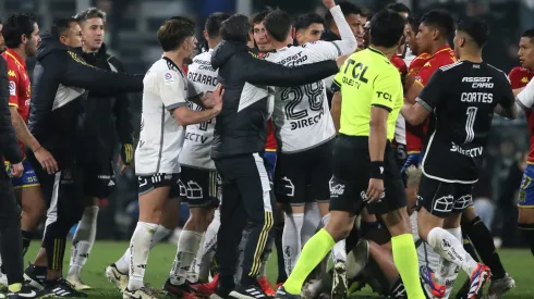 Actualización de informe arbitral afecta a jugador de Colo Colo. (Foto: Jonnathan Oyarzún/Photosport)

