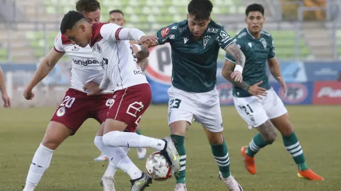 Santiago Wanderers está a cuatro puntos de la zona de Liguilla. (Foto: Photosport)
