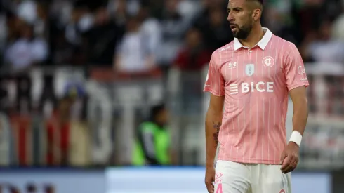 Mauricio Isla volverá al Estadio Monumental. (Foto: Andrés Pina/Photosport)
