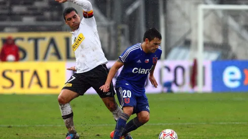 Charles Aránguiz no enfrentaría el Superclásico por Universidad de Chile.
