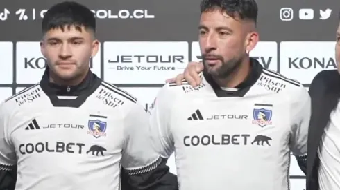 Mauricio Isla fue presentado con la 2+2 en Colo Colo
