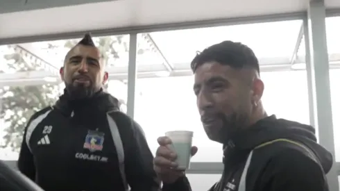 Arturo Vidal y Mauricio Isla se reencontraron en Colo Colo. (Foto: Captura)
