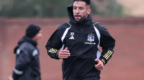 Mauricio Isla tuvo su primer entrenamiento en Colo Colo. (Foto: @ColoColo)
