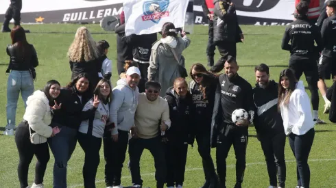 Arengazo de los hinchas de Colo Colo junto a los familiares de los jugadores 
