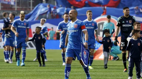 La reacción de figura de Universidad de Chile en pleno recibimiento del Superclásico.
