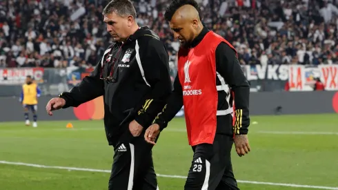 Arturo Vidal quedó fuera a última hora del partido entre Colo Colo y Junior. (Foto: Photosport)
