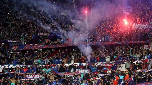 Los hinchas de la U vivieron su propio espectáculo ante Unión.