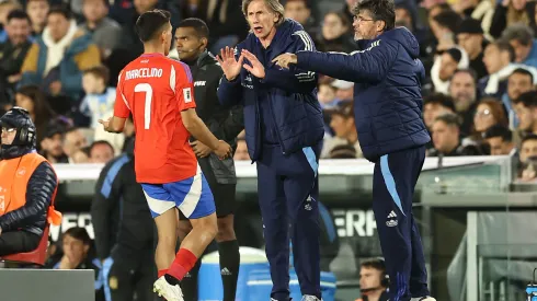 Ricardo Gareca le dejó un claro mensaje a Marcelino Núñez. (Foto: Photosport)
