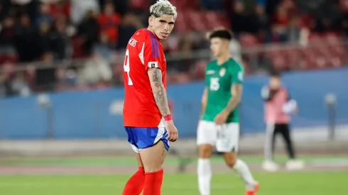 Carlos Palacios salió terminó cojeando en el partido de Chile vs Bolivia. (Foto: Pepe Alvújar/Photosport)
