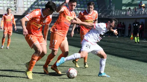 Juan Carlos Soto está en recupercación tras sufrir lesión en la rodilla. (Foto: Photosport) 
