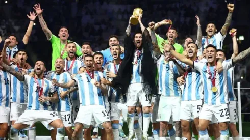 Campeón del mundo con argentina sale entre pifias
