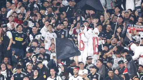 Larga presencia de hinchas albos en Buenos Aires.
