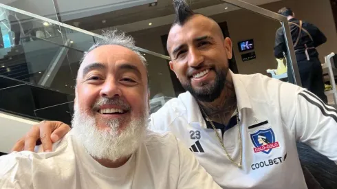 Juan Ramírez trabaja con Arturo Vidal y otra figura de Colo Colo. (Foto: Juan Ramírez)
