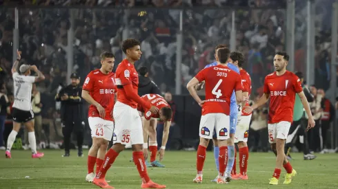 Universidad Católica cayó ante Colo Colo en el estadio Monumental. (Foto: Photosport)
