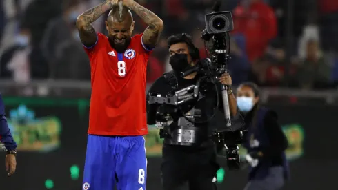 Histórico de La Roja le manda demoledora respuesta a Arturo Vidal.