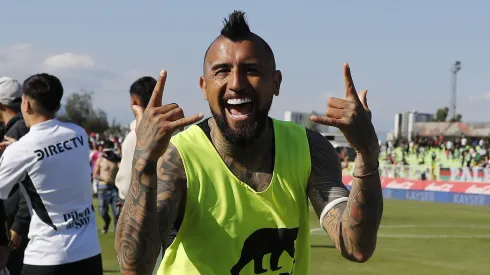 Arturo Vidal celebra el triunfo de Colo Colo en el Tribunal de Disciplina. (Foto: Felipe Zanca/Photosport)
