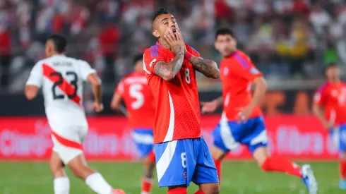 Martín Tincho Gálvez le hace un monumento a Arturo Vidal.
