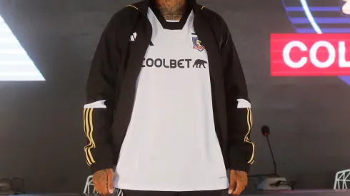 Colo Colo tendría lista su camiseta para la temporada 2025. (Foto: Photosport)
