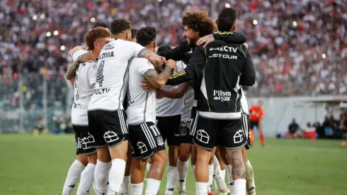 El plantel de Colo Colo fue perseguido durante largo rato por cientos de hinchas en las playas serenenses
