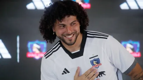 Maximiliano Falcón le desea lo mejor al Cacique.<br />
(Foto: Photosport) 
