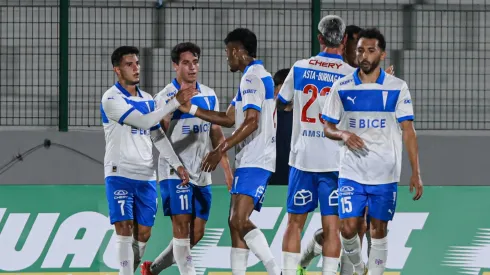 Universidad Católica consiguió un gran triunfo ante Atlético Tucumán por la Serie Río de La Plata. (Foto: Photosport)