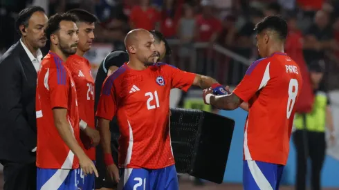 Capitanes de Colo Colo y la U protagonizan imagen en amistoso de La Roja.
