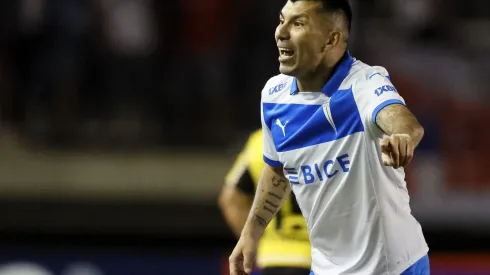 Gary Medel es titular frente a La CAlera (Foto: Andres Pina/Photosport)
