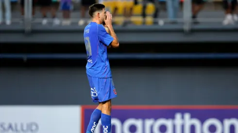 El atacante argentino desperdició su gran chance de anotar su primer gol con la U
