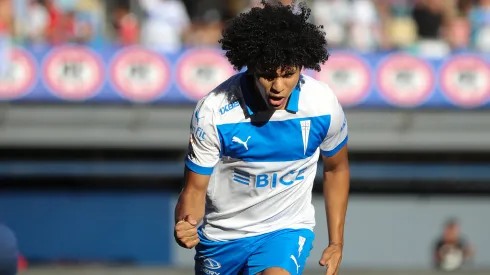 Eduard Bello anotó el tanto del triunfo de la UC. (Foto: Photosport)