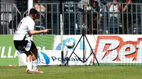 Claudio Aquino marca su primer gol con la camiseta de Colo Colo.
