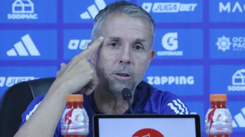 Gustavo Álvarez golpea la mesa por esta situación en la U