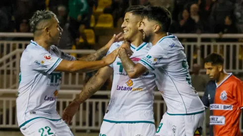 Santiago Wanderers sube al liderato de la Primera B. (Foto: Photosport)
