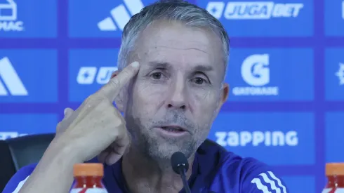 Gustavo Álvarez se refiere al sorteo de la Copa Libertadores. (Foto: Photosport)
