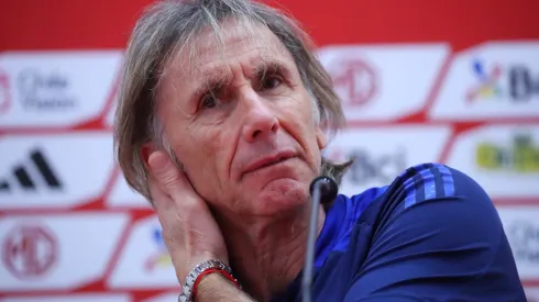 Ricardo Gareca conversa con los medios de comunicación antes del duelo ante Ecuador.
