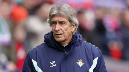 Manuel Pellegrini no para de hacer historia y consiguió nuevos récords con el Real Betis tras vencer al Sevilla (Photo by Gonzalo Arroyo Moreno/Getty Images)
