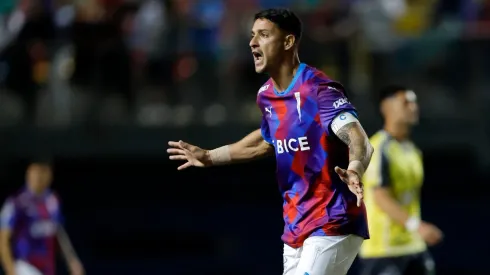 Fernando Zampedri golpea la mesa tras la eliminación de la UC en Copa Chile
