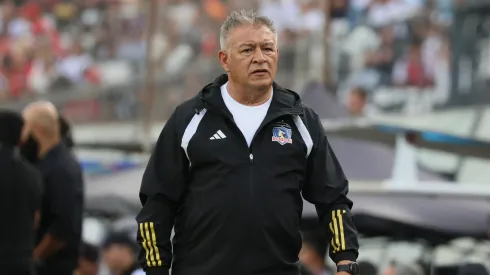 Claudio Borghi sale en defensa del futbolista de Colo Colo. (Foto: Photosport)
