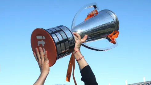 El campeón del fútbol chileno saca pecho ante su par de Argentina. (Foto: Photosport)
