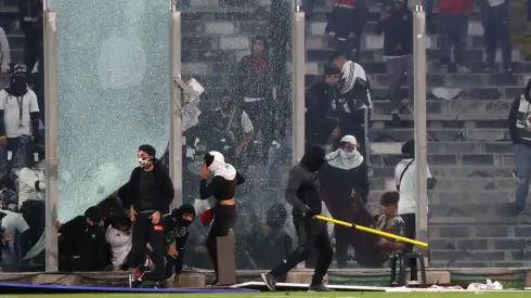 Más de 20 hinchas no ingresarán al estadio por 12 años (Photosport).
