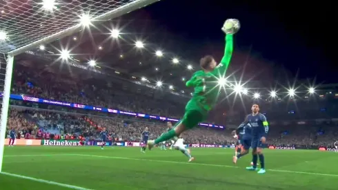 Donnarumma y un tapadón de otro planeta (Captura)
