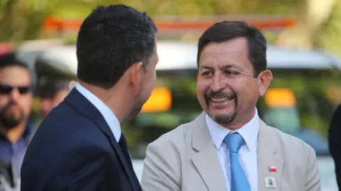 Alcalde de Macul negó nexos con la Garra Blanca. 
