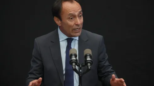 El ministro del Deporte realizó un importante anuncio que, de concretarse, podría sacar ronchas en las hinchadas.
Dragomir Yankovic/Aton Chile