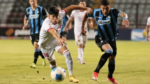 Huachipato trepó a lo más alto y es escolta de la UC (Photosport).
