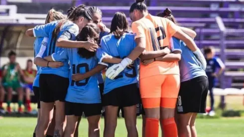 Las charrúas se hicieron fuerte ante las altiplánicas en su debut. 
