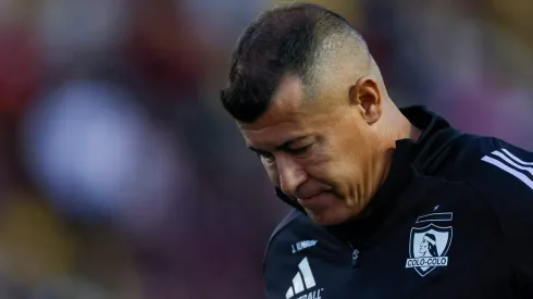 Jorge Almirón tira la esponja en Colo Colo por este tema
