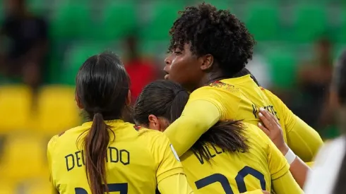 Ecuador venció a Perú y remonta puestos en el Sudamericano.