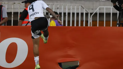 Carlos Gustavo De Luca despedaza a Javier Correa.
