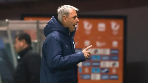 Tiago Nunes queda muy disconforme con el arbitraje. (Foto: Photosport)
