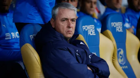 Tiago Nunes no es más el entrenador de Universidad Católica.
