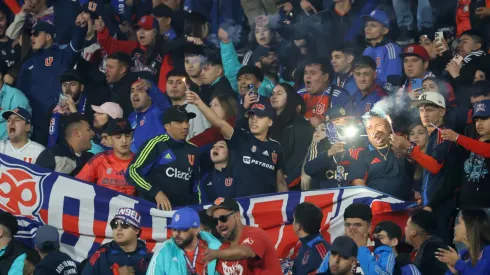 Hinchas azules siguen esperando por más entradas ante Botafogo (Photosport).
